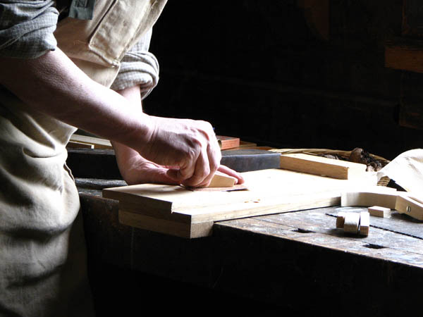 Nacemos de la influencia y formaciÃ³n  heredada en el sector de la <strong>carpinterÃ­a de madera y ebanisterÃ­a  en Meco.</strong>